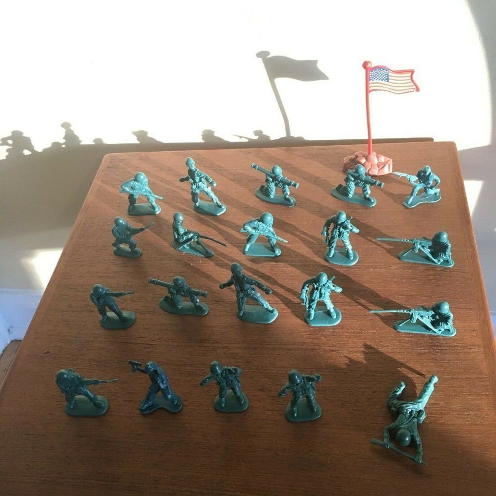 Plastic Army Guys Figures Dark Green American Flag